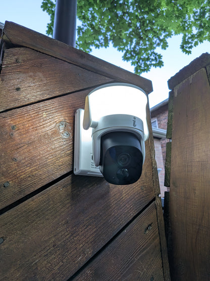 Outdoor Security Camera & Light